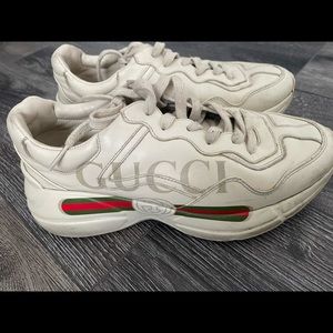 Gucci leather sneaker